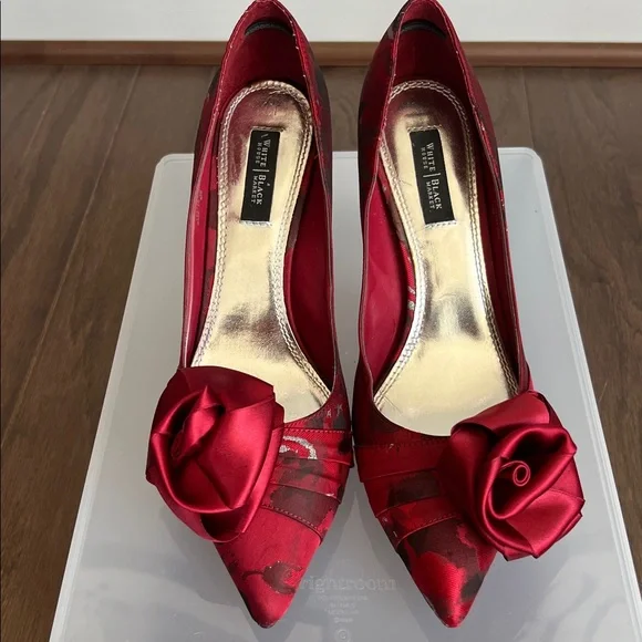 White House Black Market Alexa Red Floral Rosette Pumps - Picture 4 of 13